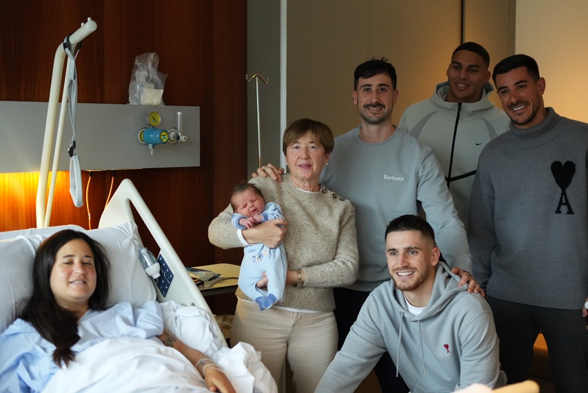 Visita de tres Reyes “Majos” del Athletic a la Clínica IMQ Zorrotzaurre